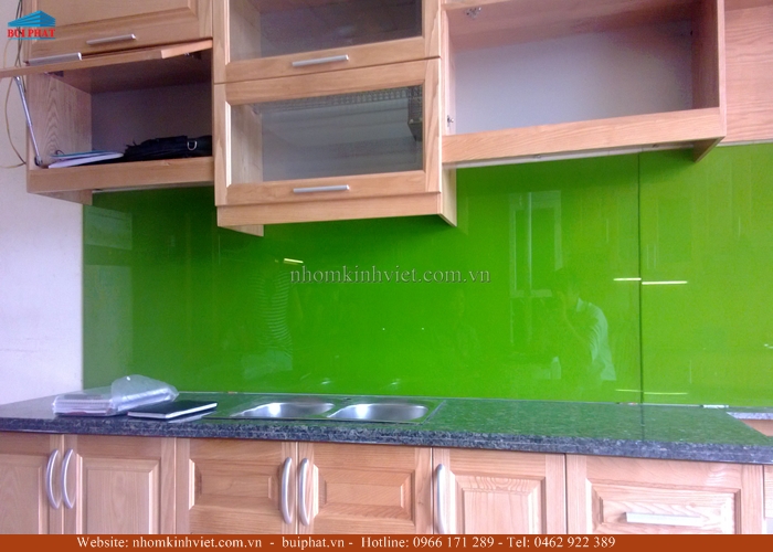 Kính ốp bếp màu xanh lá